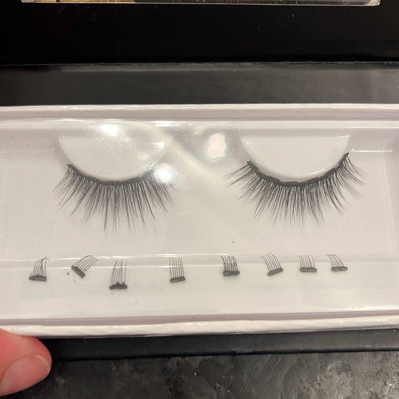 NIB Magnetic Eyelashes, two sets! Includes brown magnetic eyeliner and anchors - Picture 2 of 4
